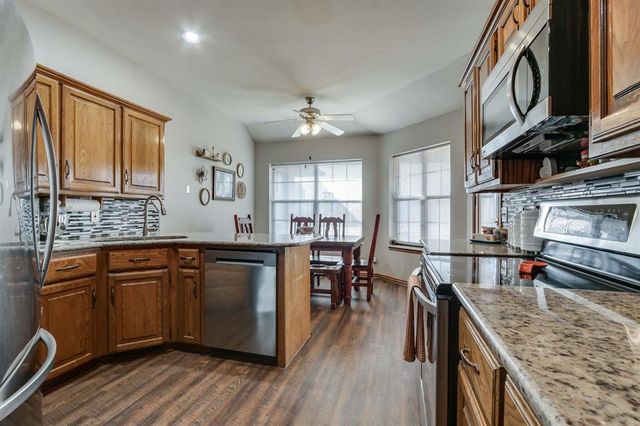 305 N Jasper Way, Mustang, OK 73064