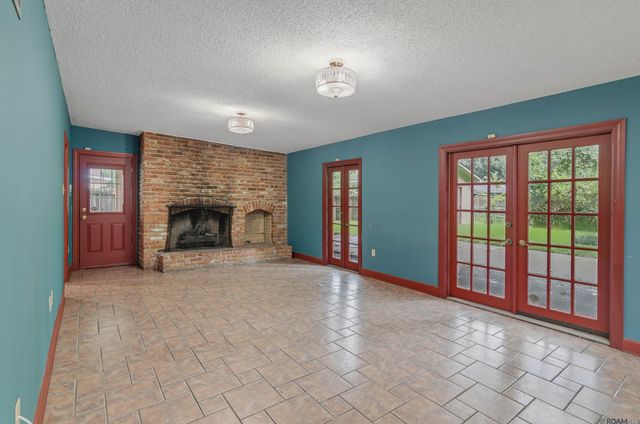 455 E Riveroaks Dr, Baton Rouge, LA 70815