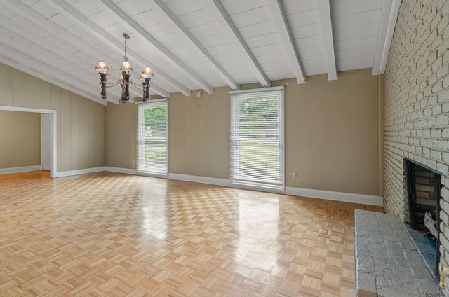 455 E Riveroaks Dr, Baton Rouge, LA 70815
