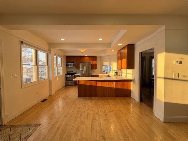 16 Boston Ave 1, Medford, MA 02155