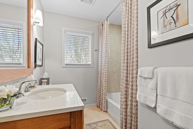 90 S Water Street, Douglas, MI 49406