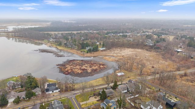 90 S Water Street, Douglas, MI 49406