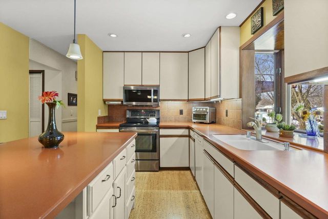 6310 Putnam Road, Madison, WI 53711