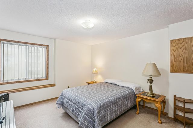 1135 N Manchester Ct, Wichita, KS 67212