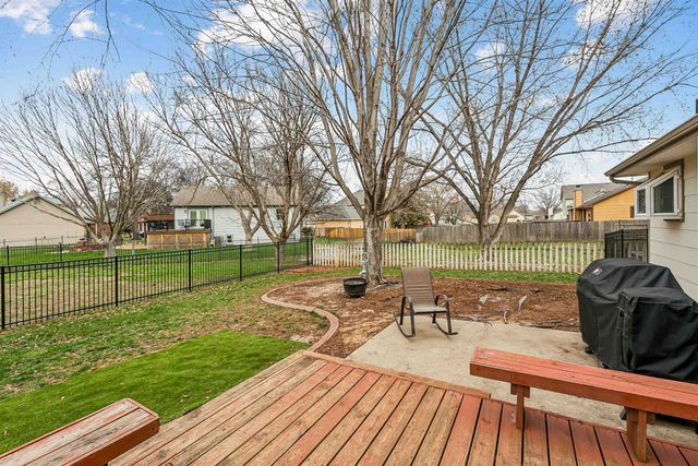 1135 N Manchester Ct, Wichita, KS 67212