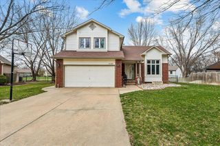1135 N Manchester Ct, Wichita, KS 67212
