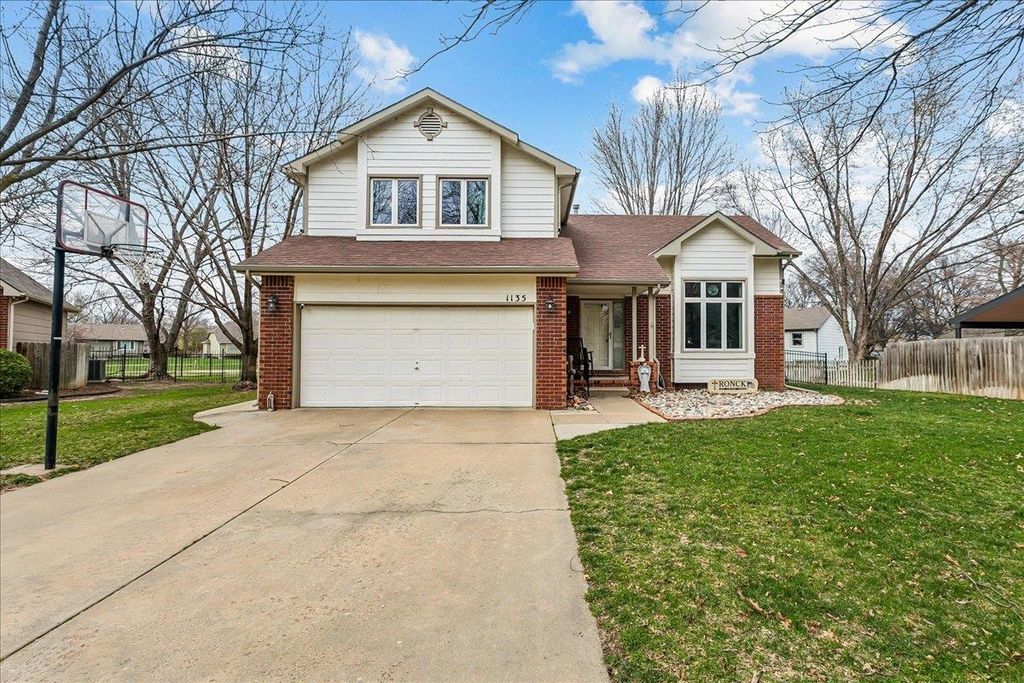 1135 N Manchester Ct, Wichita, KS 67212
