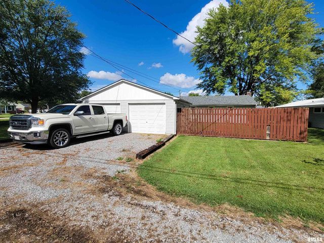 221 HICKORY Street, Flora, IL 62839