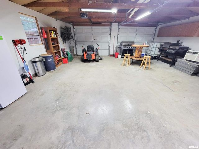 221 HICKORY Street, Flora, IL 62839