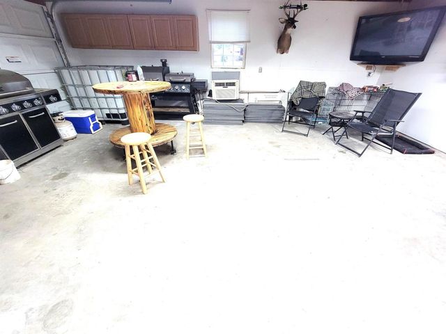 221 HICKORY Street, Flora, IL 62839