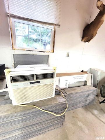 221 HICKORY Street, Flora, IL 62839