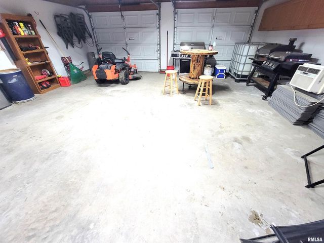 221 HICKORY Street, Flora, IL 62839