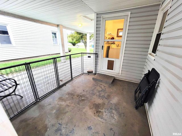 221 HICKORY Street, Flora, IL 62839