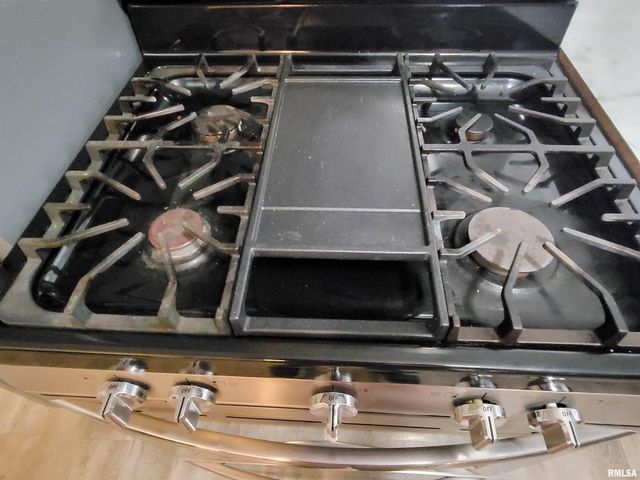 221 HICKORY Street, Flora, IL 62839