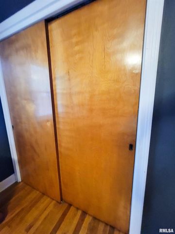 221 HICKORY Street, Flora, IL 62839