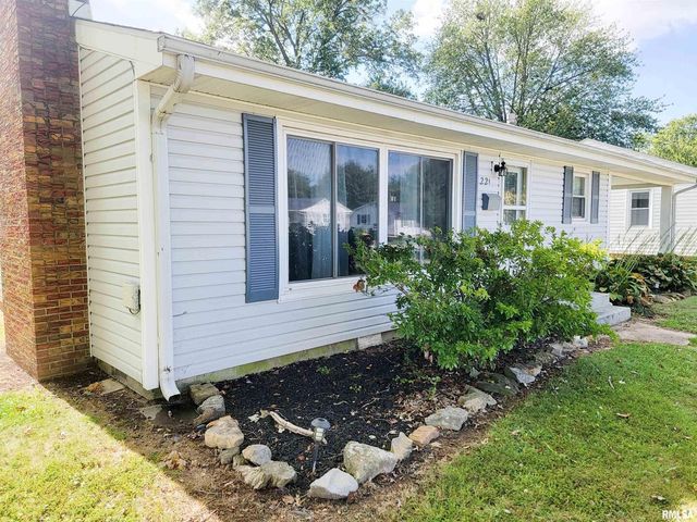 221 HICKORY Street, Flora, IL 62839