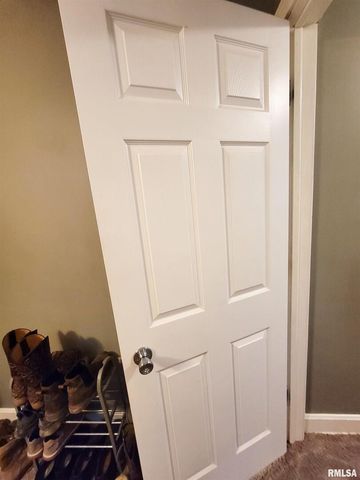 221 HICKORY Street, Flora, IL 62839