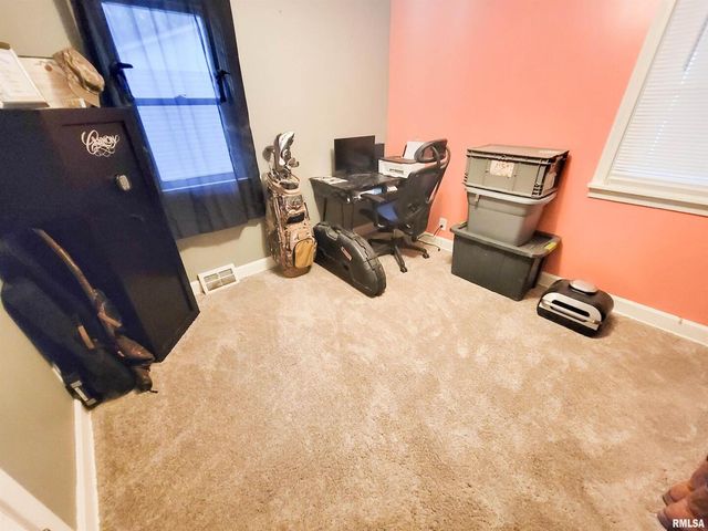 221 HICKORY Street, Flora, IL 62839