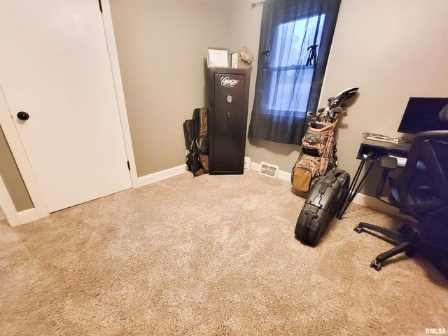 221 HICKORY Street, Flora, IL 62839