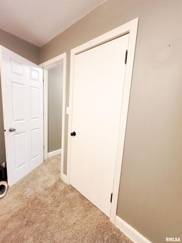 221 HICKORY Street, Flora, IL 62839