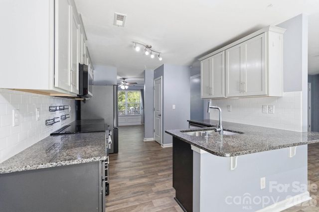5904 Ellimar Field Lane, Charlotte, NC 28215