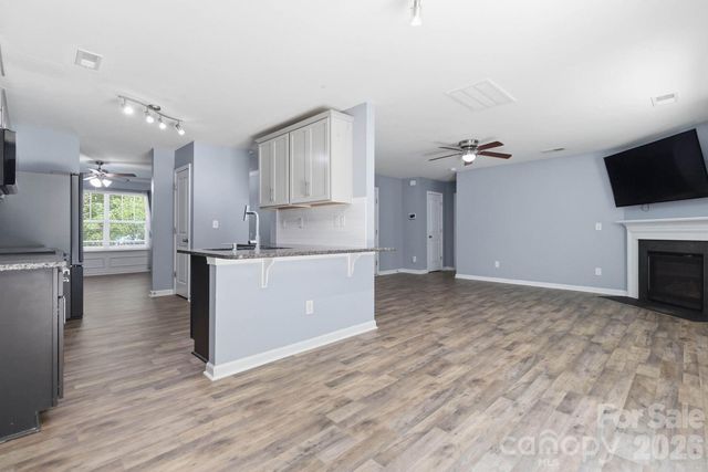 5904 Ellimar Field Lane, Charlotte, NC 28215