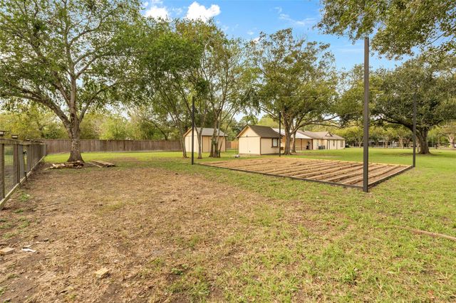 1022 Brooks Avenue, Rosenberg, TX 77471