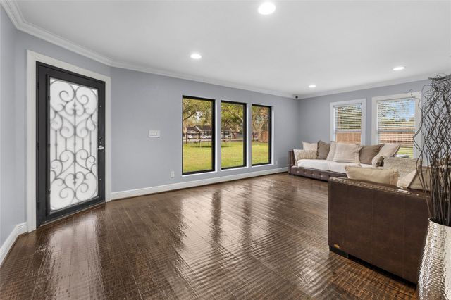 1022 Brooks Avenue, Rosenberg, TX 77471