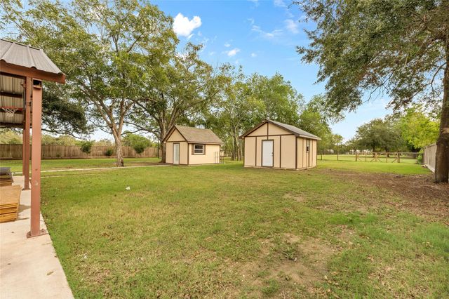 1022 Brooks Avenue, Rosenberg, TX 77471