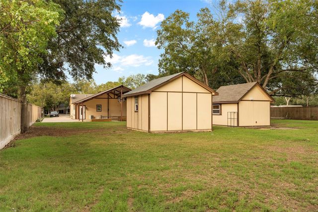 1022 Brooks Avenue, Rosenberg, TX 77471