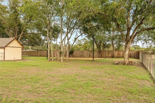 1022 Brooks Avenue, Rosenberg, TX 77471