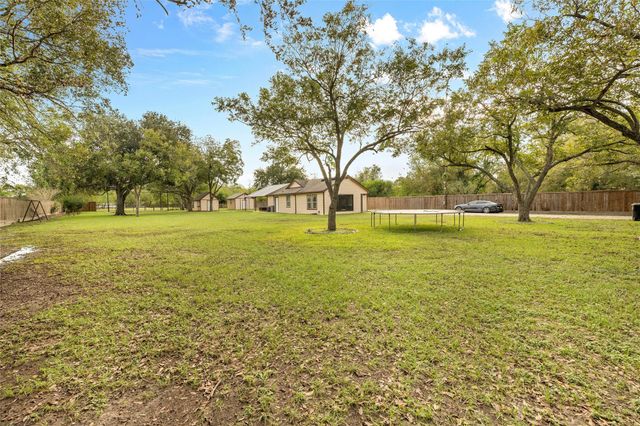 1022 Brooks Avenue, Rosenberg, TX 77471
