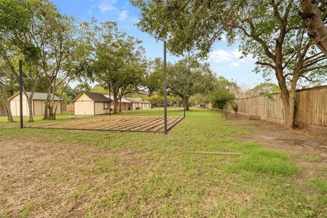 1022 Brooks Avenue, Rosenberg, TX 77471
