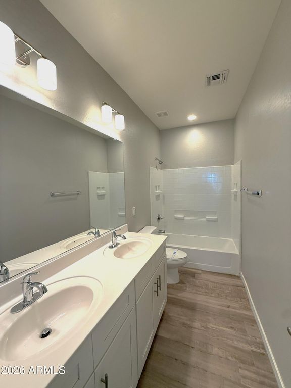 Image 13 of property listing at 7331 S 23RD Drive, Phoenix, AZ 85041