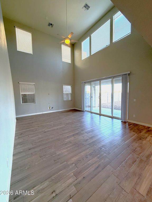 Image 3 of property listing at 7331 S 23RD Drive, Phoenix, AZ 85041
