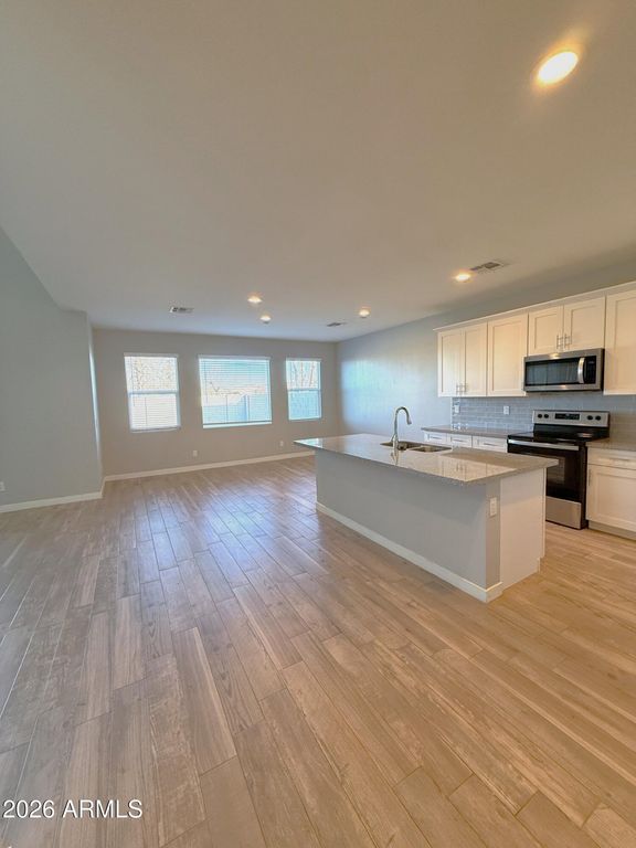 Image 7 of property listing at 7331 S 23RD Drive, Phoenix, AZ 85041