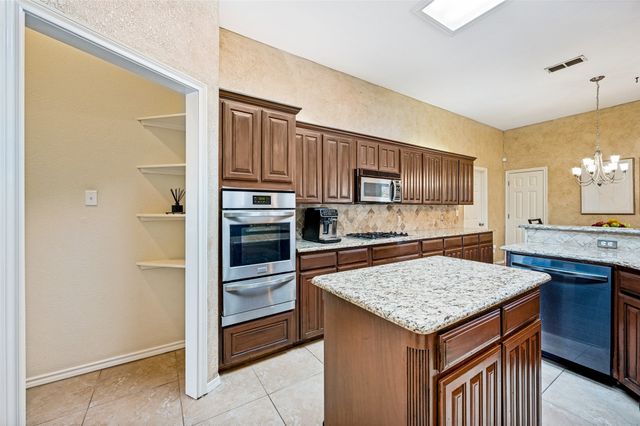 5104 Independence Avenue, Arlington, TX 76017