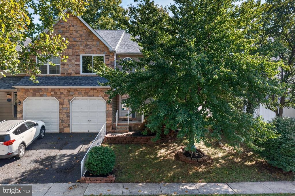 210 SHIRLEY LN, PENNSBURG, PA 18073 — photo 2