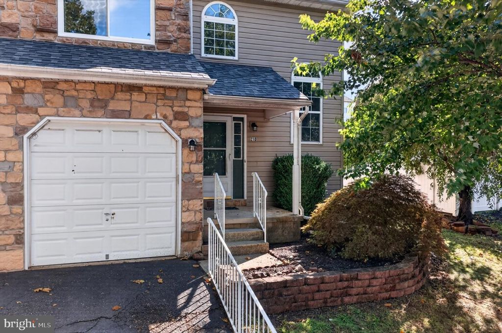 210 SHIRLEY LN, PENNSBURG, PA 18073 — photo 3