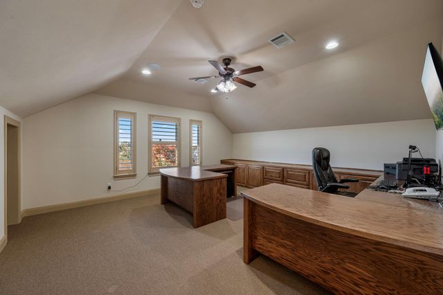 204 Overlook CT, Georgetown, TX 78628