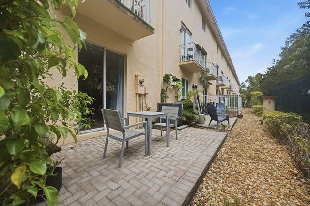 2465 NE 14TH ST Causeway, Pompano Beach, FL 33062