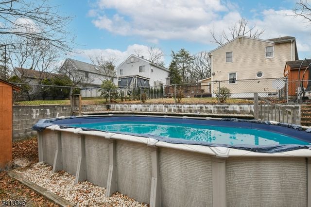 32 Grove St, Wanaque Boro, NJ 07465