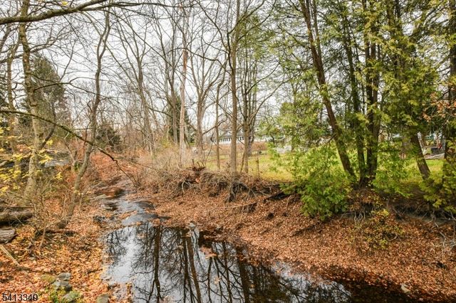 32 Grove St, Wanaque Boro, NJ 07465