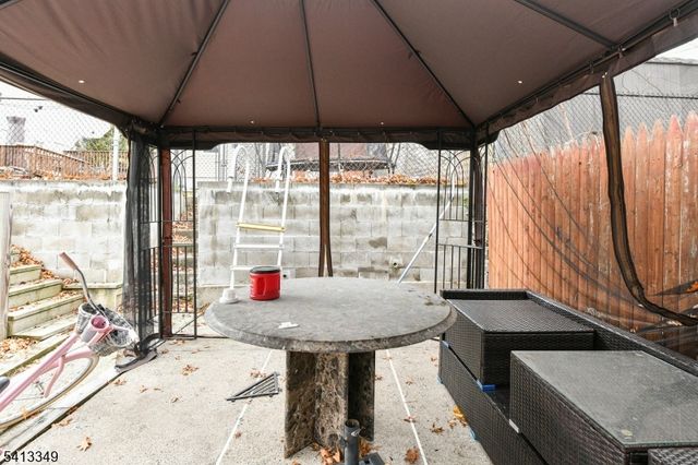 32 Grove St, Wanaque Boro, NJ 07465