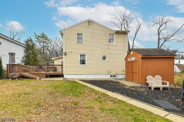 32 Grove St, Wanaque Boro, NJ 07465