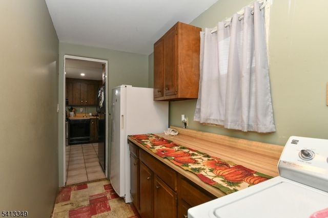 32 Grove St, Wanaque Boro, NJ 07465