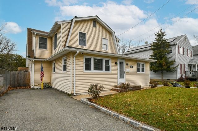 32 Grove St, Wanaque Boro, NJ 07465