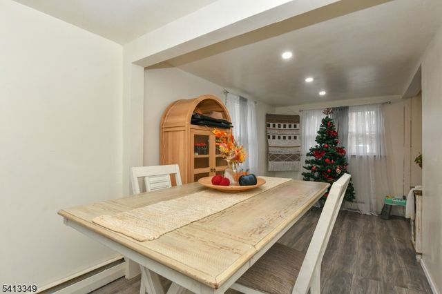 32 Grove St, Wanaque Boro, NJ 07465