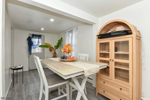 32 Grove St, Wanaque Boro, NJ 07465