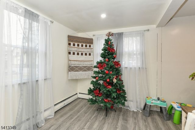 32 Grove St, Wanaque Boro, NJ 07465